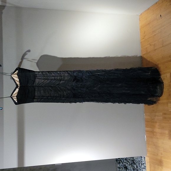CARMEN MARC VALVO Black Sheer Strapless Pleated Gown sizes 2, 6 - Picture 7 of 9